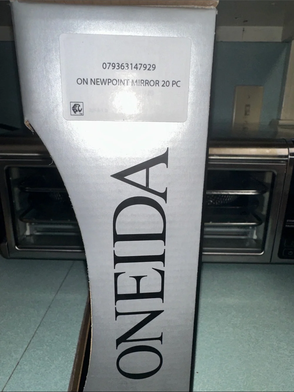 Oneida Newpoint 20-Piece Flatware Set in Polished Silver Finish Stainless Steel
